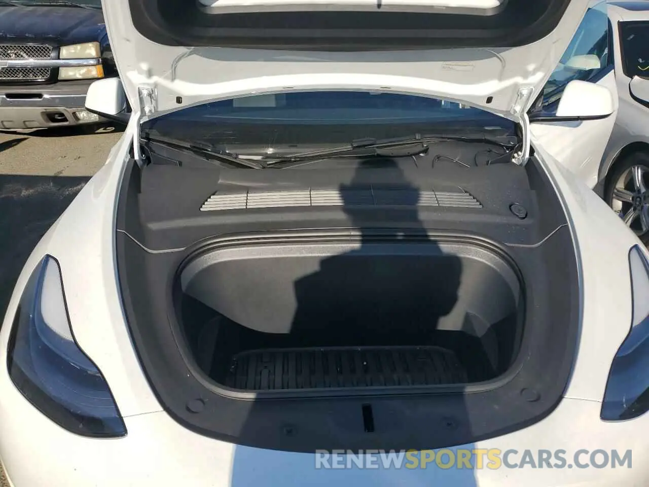 12 Photograph of a damaged car 7SAYGDEE8RF076769 TESLA MODEL Y 2024