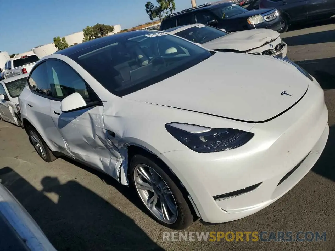 4 Photograph of a damaged car 7SAYGDEE8RF076769 TESLA MODEL Y 2024
