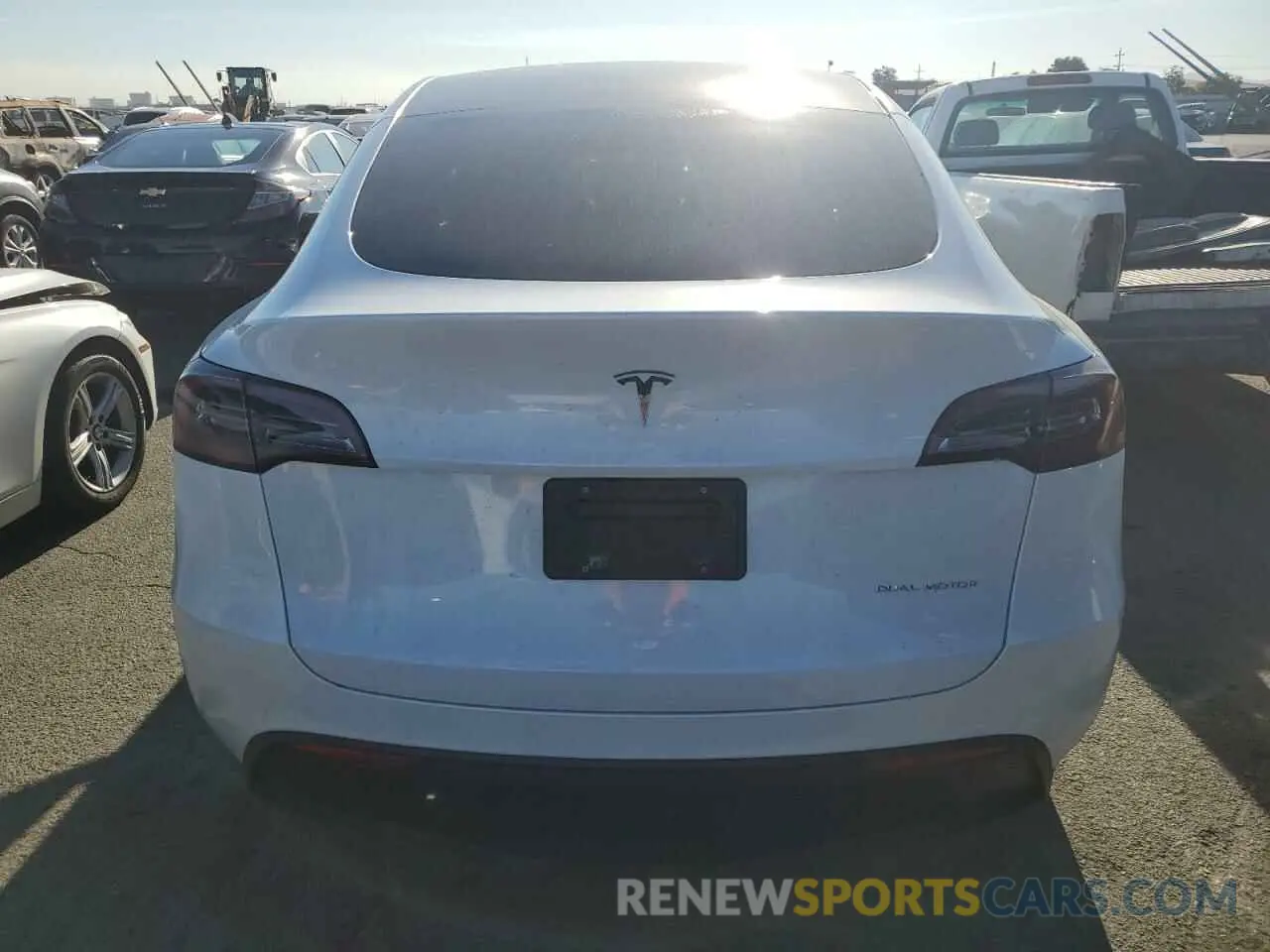 6 Photograph of a damaged car 7SAYGDEE8RF076769 TESLA MODEL Y 2024