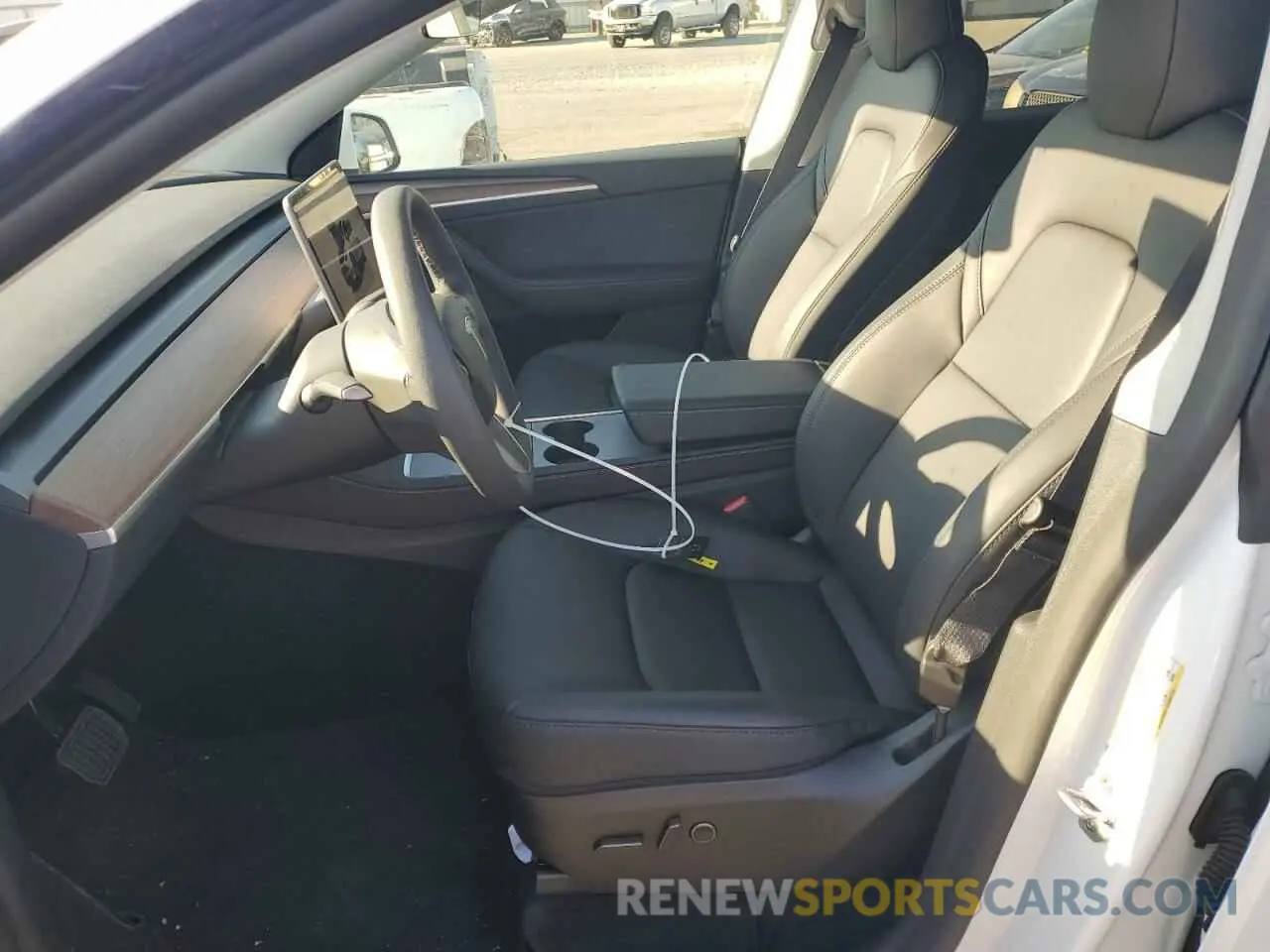 7 Photograph of a damaged car 7SAYGDEE8RF076769 TESLA MODEL Y 2024