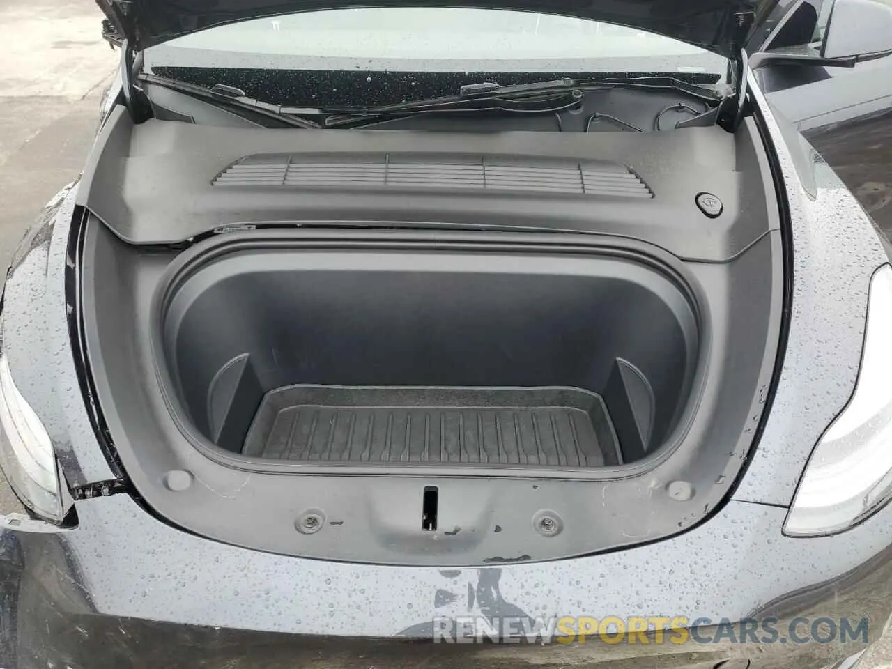 13 Photograph of a damaged car 7SAYGDEE8RF077193 TESLA MODEL Y 2024