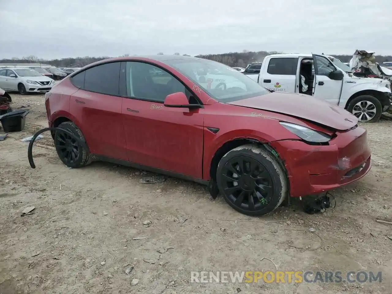 4 Photograph of a damaged car 7SAYGDEE8RF082636 TESLA MODEL Y 2024