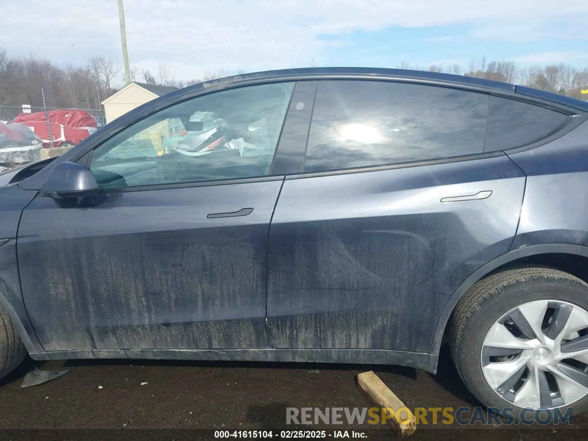 14 Photograph of a damaged car 7SAYGDEE8RF084936 TESLA MODEL Y 2024