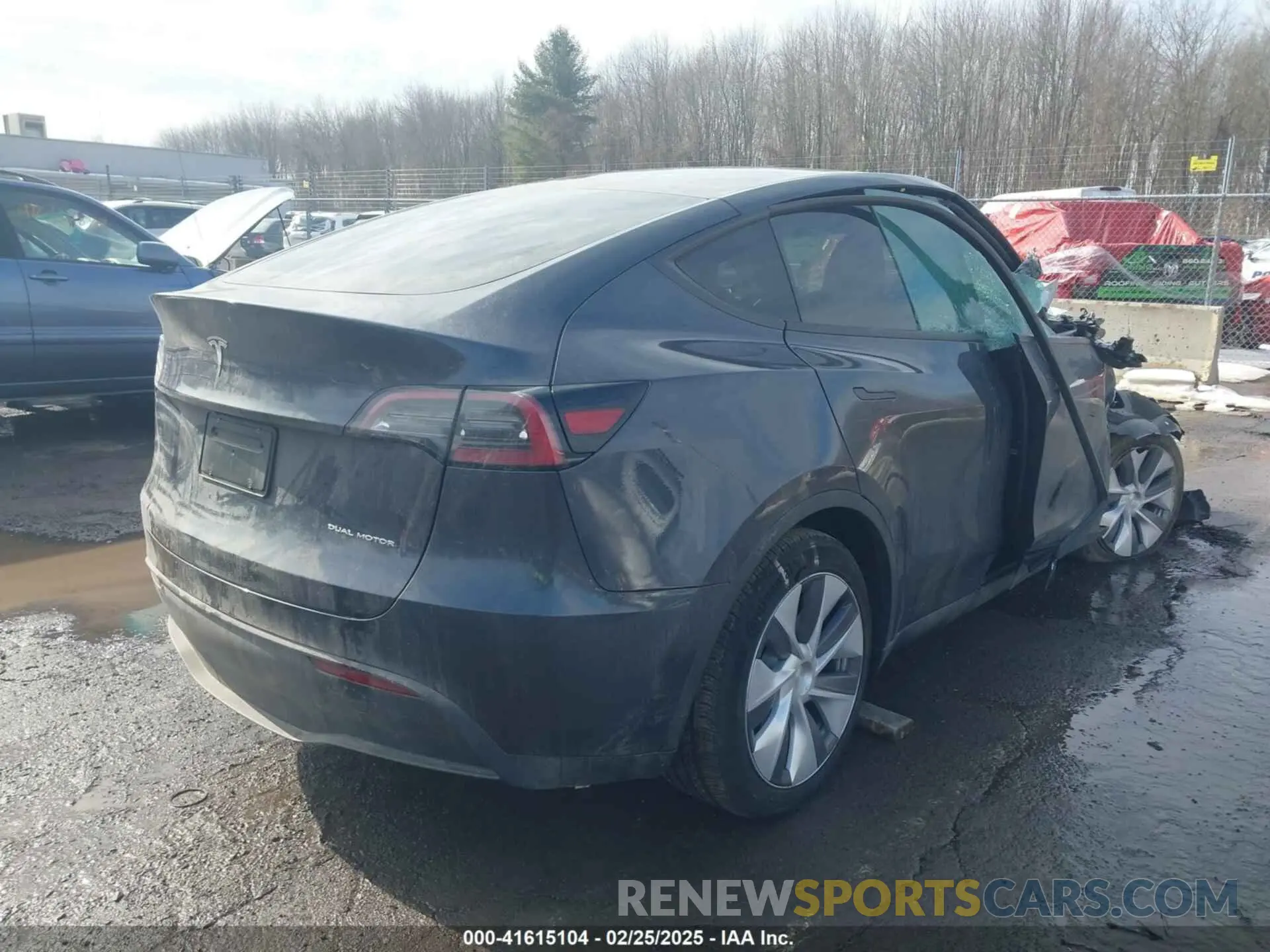 4 Photograph of a damaged car 7SAYGDEE8RF084936 TESLA MODEL Y 2024