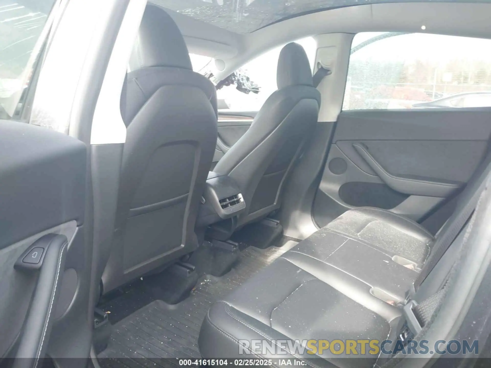 8 Photograph of a damaged car 7SAYGDEE8RF084936 TESLA MODEL Y 2024