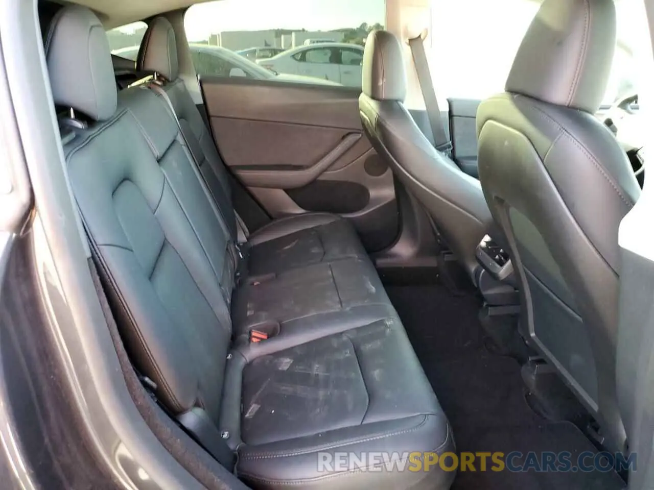 10 Photograph of a damaged car 7SAYGDEE8RF119829 TESLA MODEL Y 2024