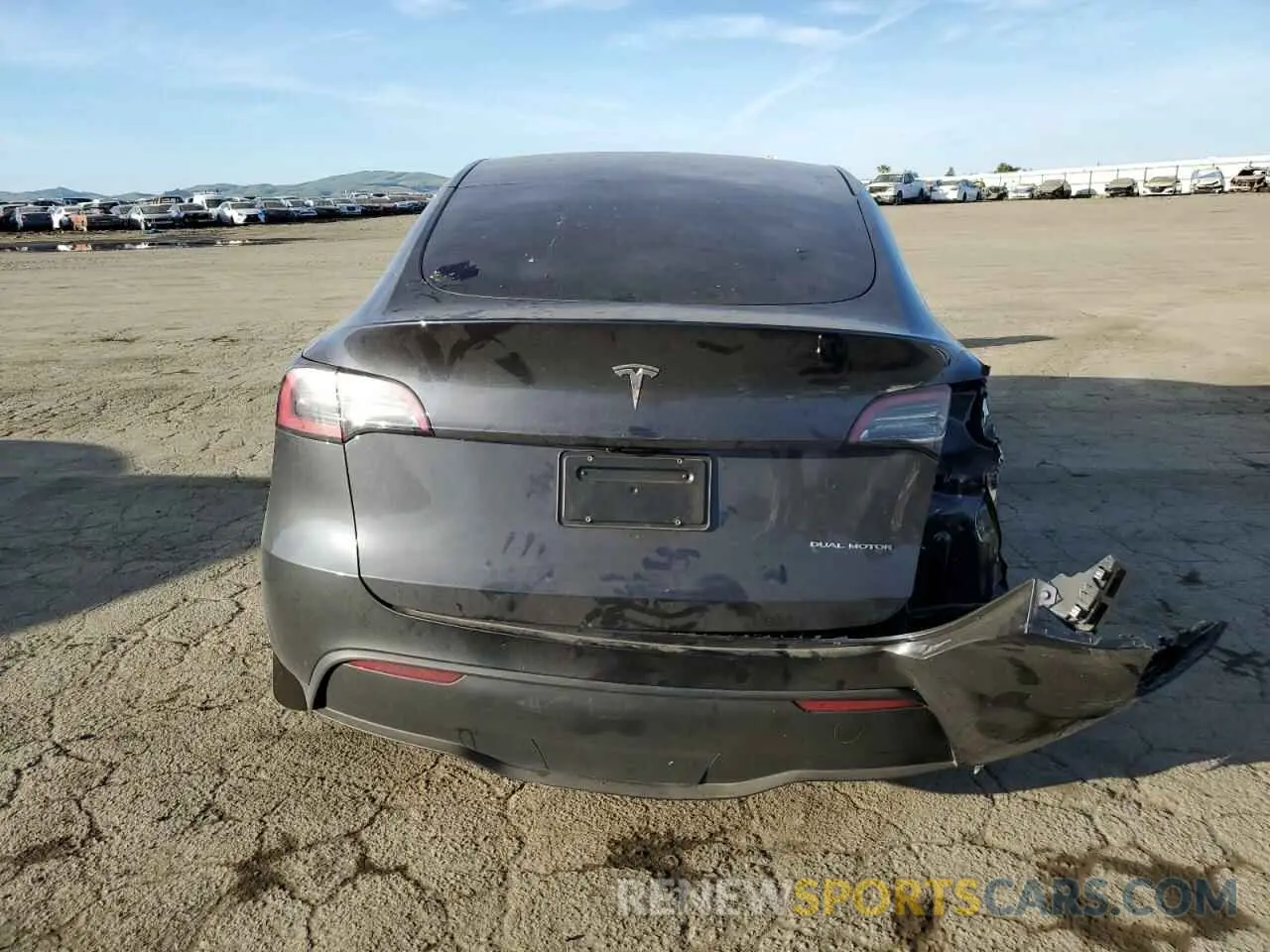 6 Photograph of a damaged car 7SAYGDEE8RF119829 TESLA MODEL Y 2024