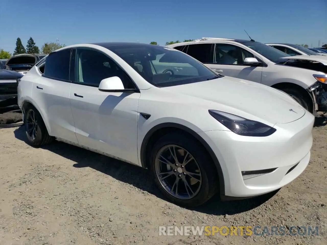 4 Photograph of a damaged car 7SAYGDEE8RF123153 TESLA MODEL Y 2024