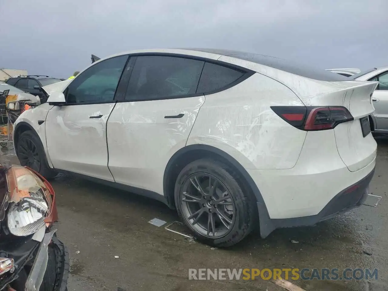 2 Photograph of a damaged car 7SAYGDEE8RF184292 TESLA MODEL Y 2024