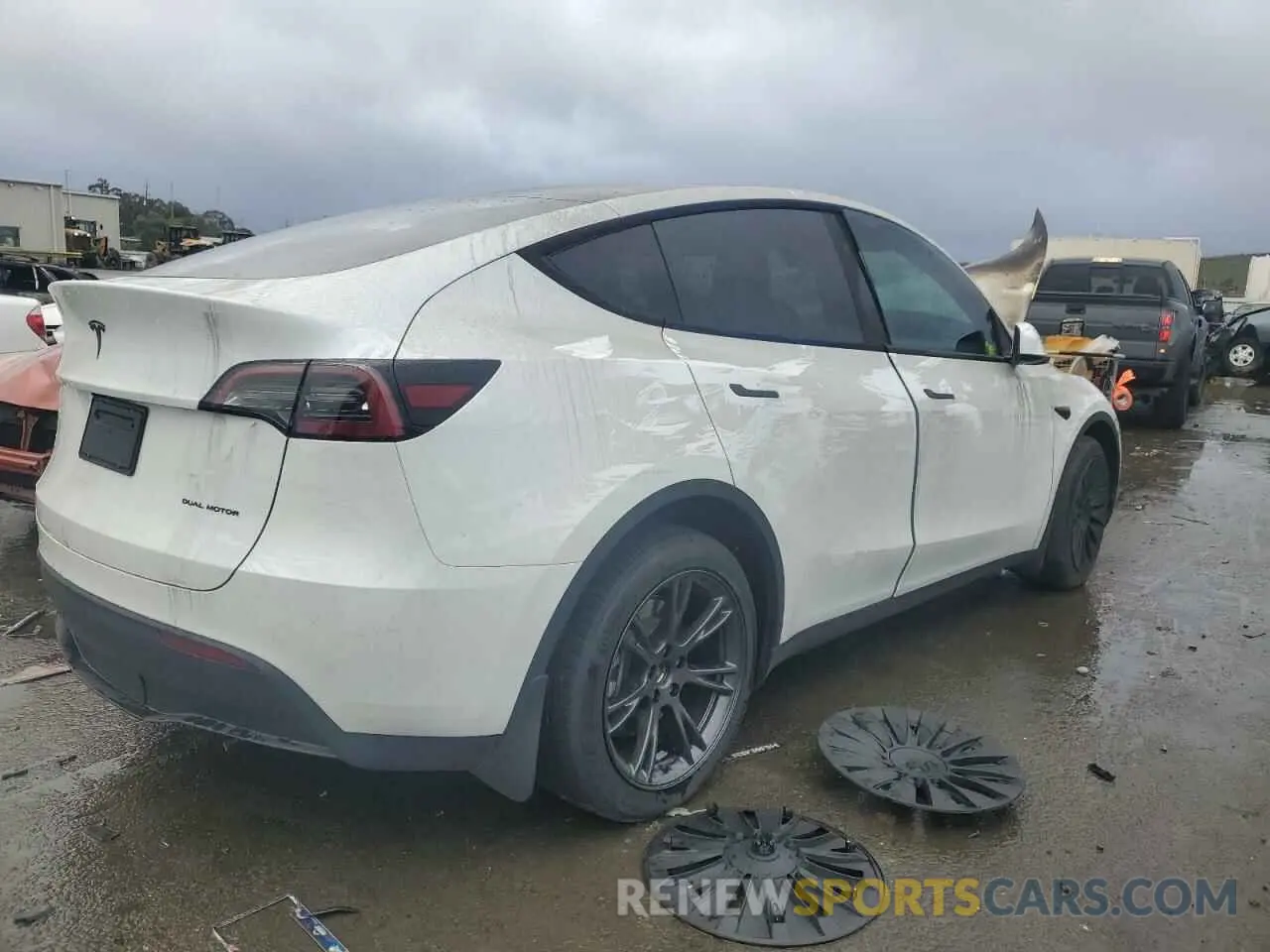 3 Photograph of a damaged car 7SAYGDEE8RF184292 TESLA MODEL Y 2024
