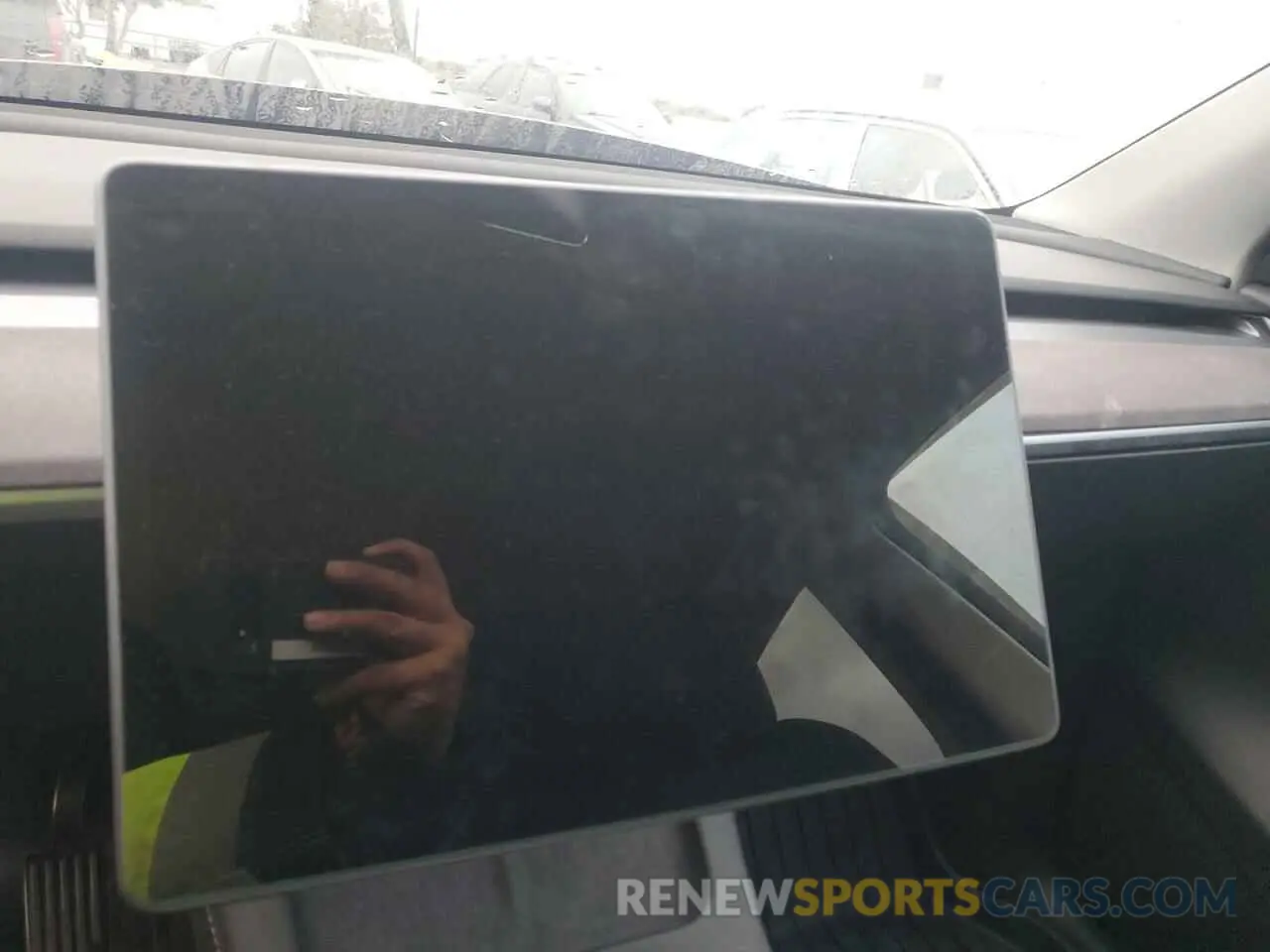 9 Photograph of a damaged car 7SAYGDEE8RF184292 TESLA MODEL Y 2024