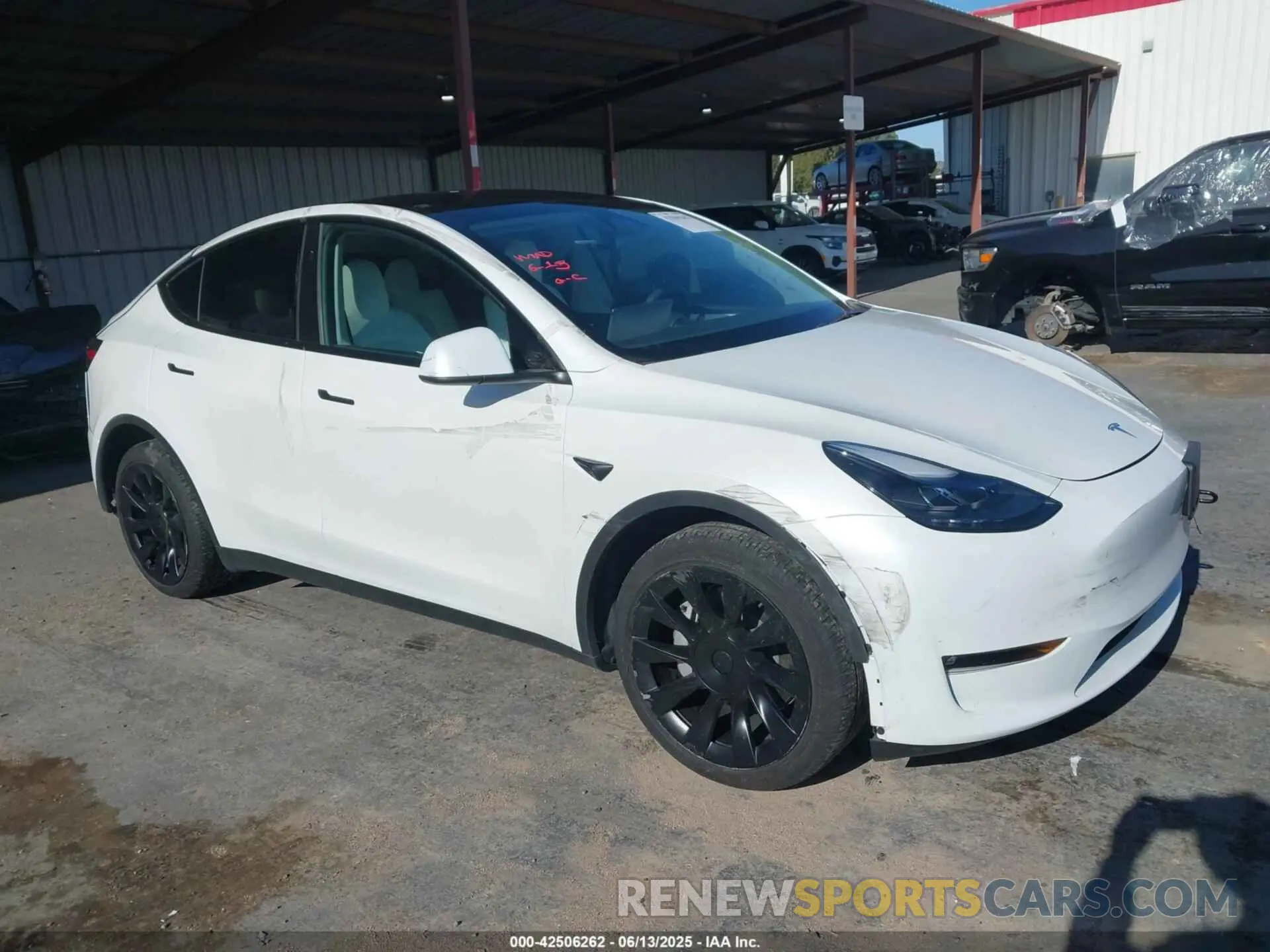 1 Photograph of a damaged car 7SAYGDEE8RF983795 TESLA MODEL Y 2024