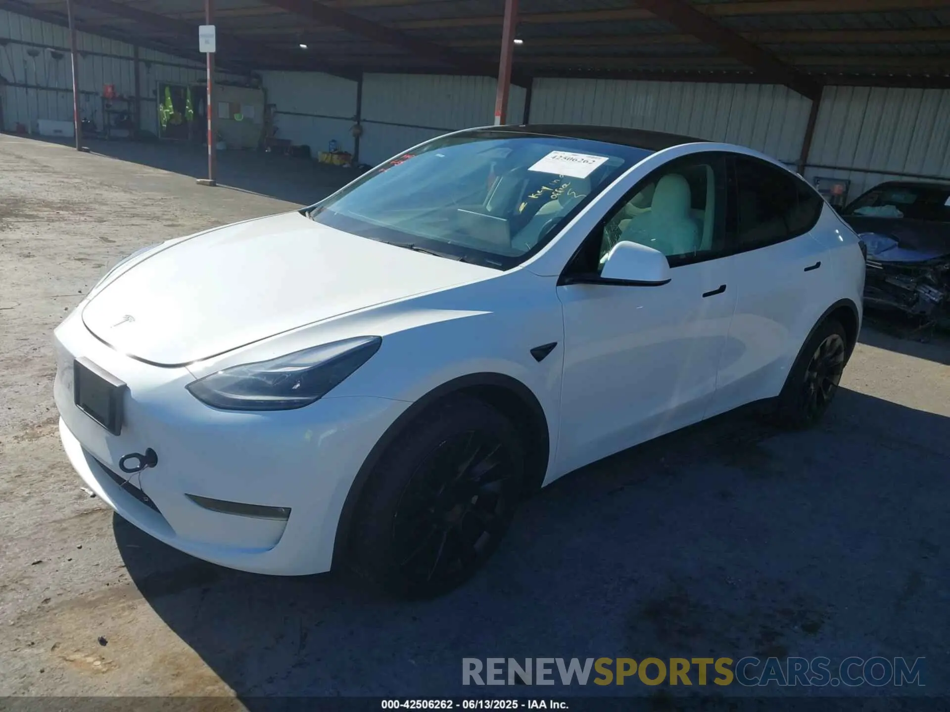 2 Photograph of a damaged car 7SAYGDEE8RF983795 TESLA MODEL Y 2024