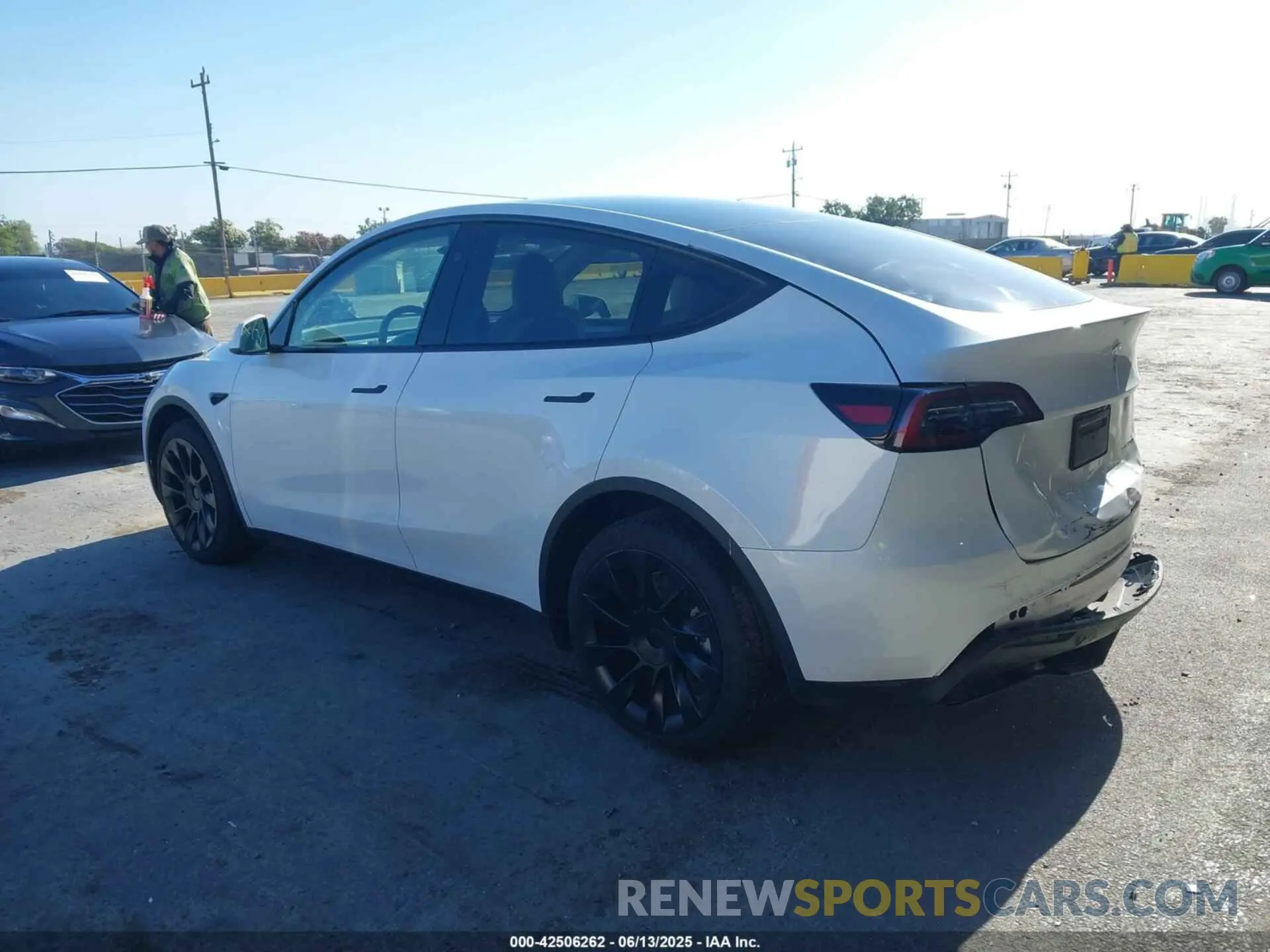 3 Photograph of a damaged car 7SAYGDEE8RF983795 TESLA MODEL Y 2024