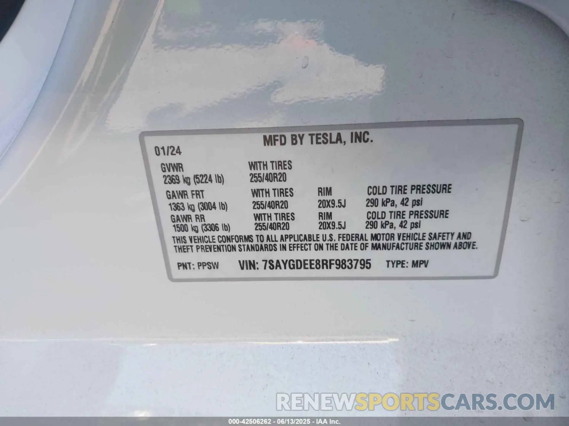 9 Photograph of a damaged car 7SAYGDEE8RF983795 TESLA MODEL Y 2024