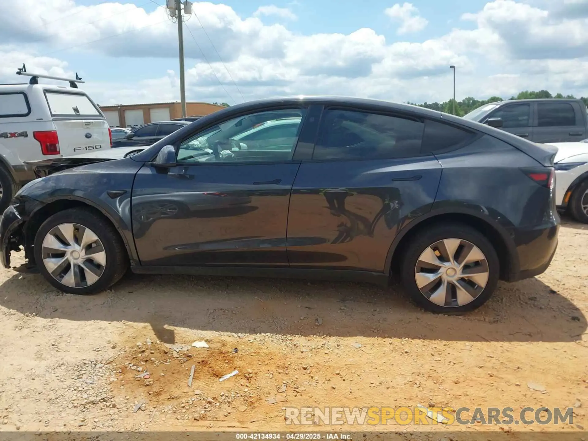 13 Photograph of a damaged car 7SAYGDEE8RF988950 TESLA MODEL Y 2024