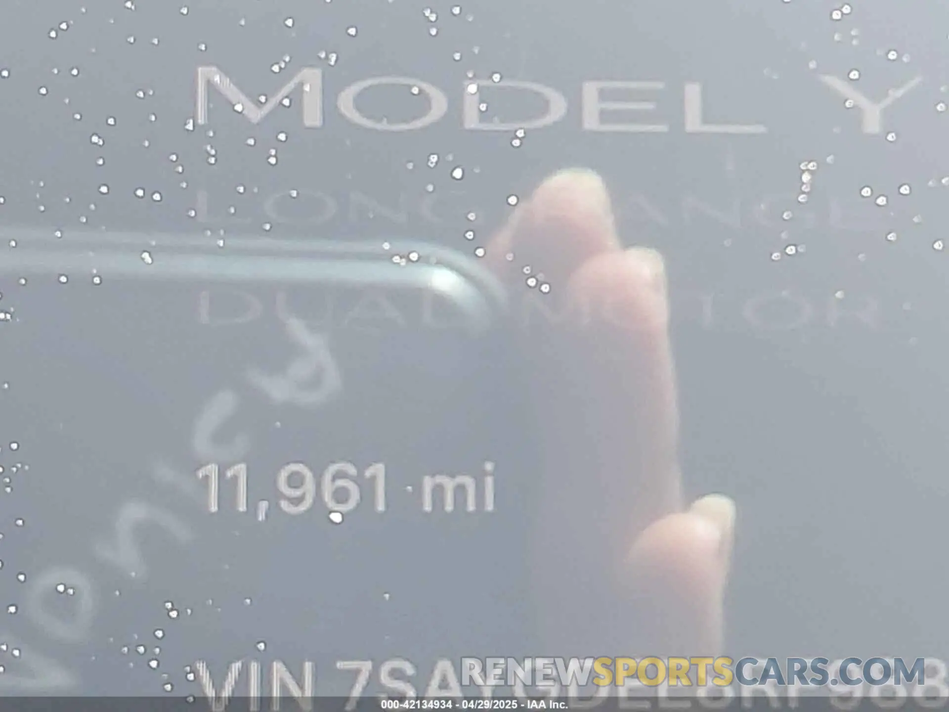14 Photograph of a damaged car 7SAYGDEE8RF988950 TESLA MODEL Y 2024