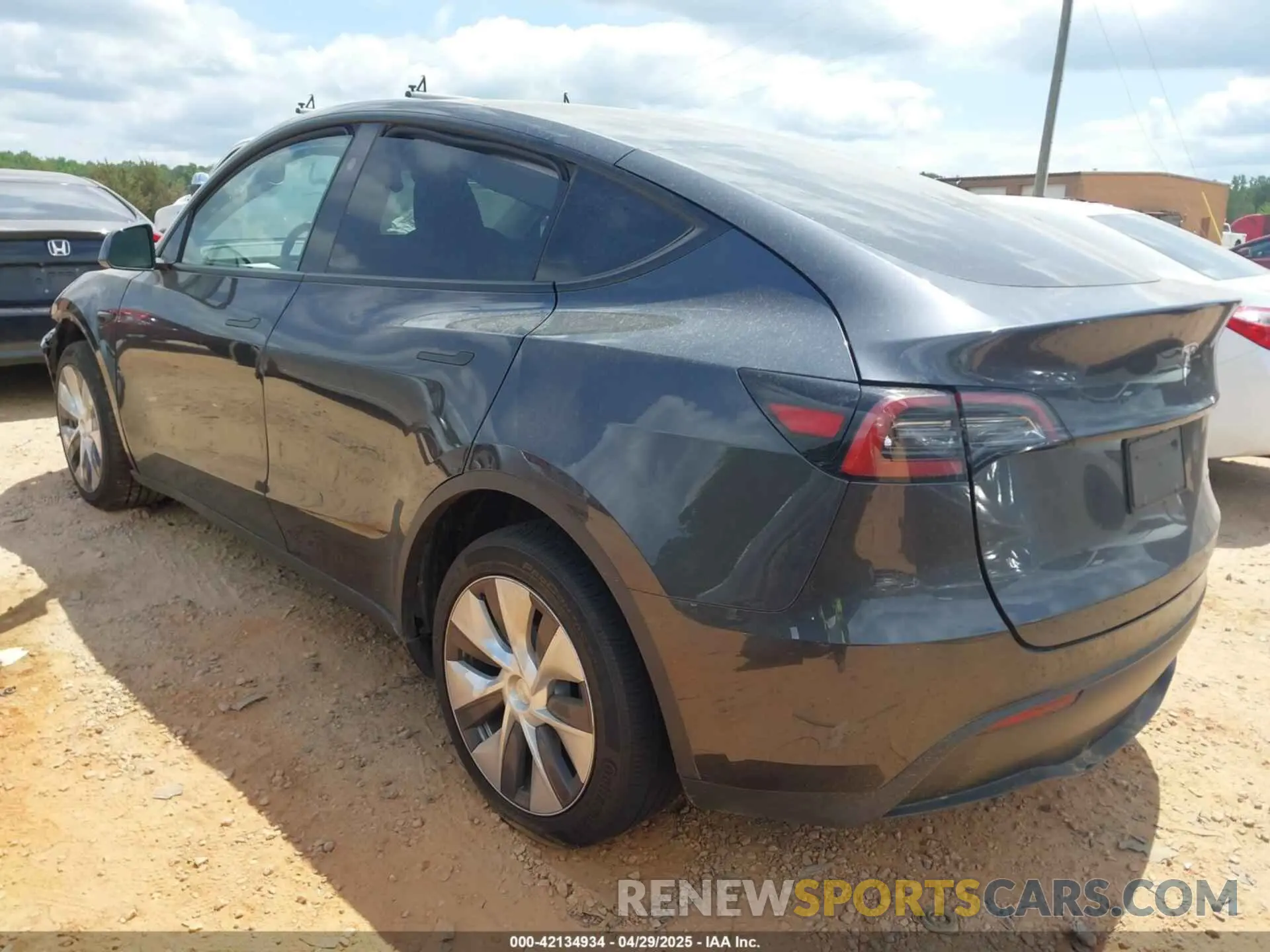 3 Photograph of a damaged car 7SAYGDEE8RF988950 TESLA MODEL Y 2024