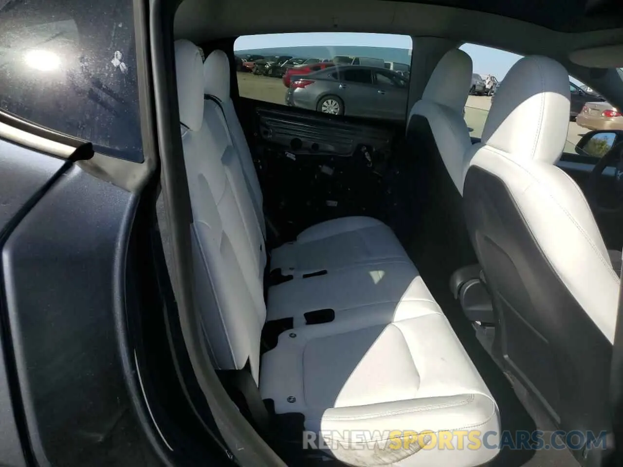 10 Photograph of a damaged car 7SAYGDEE9RA215563 TESLA MODEL Y 2024