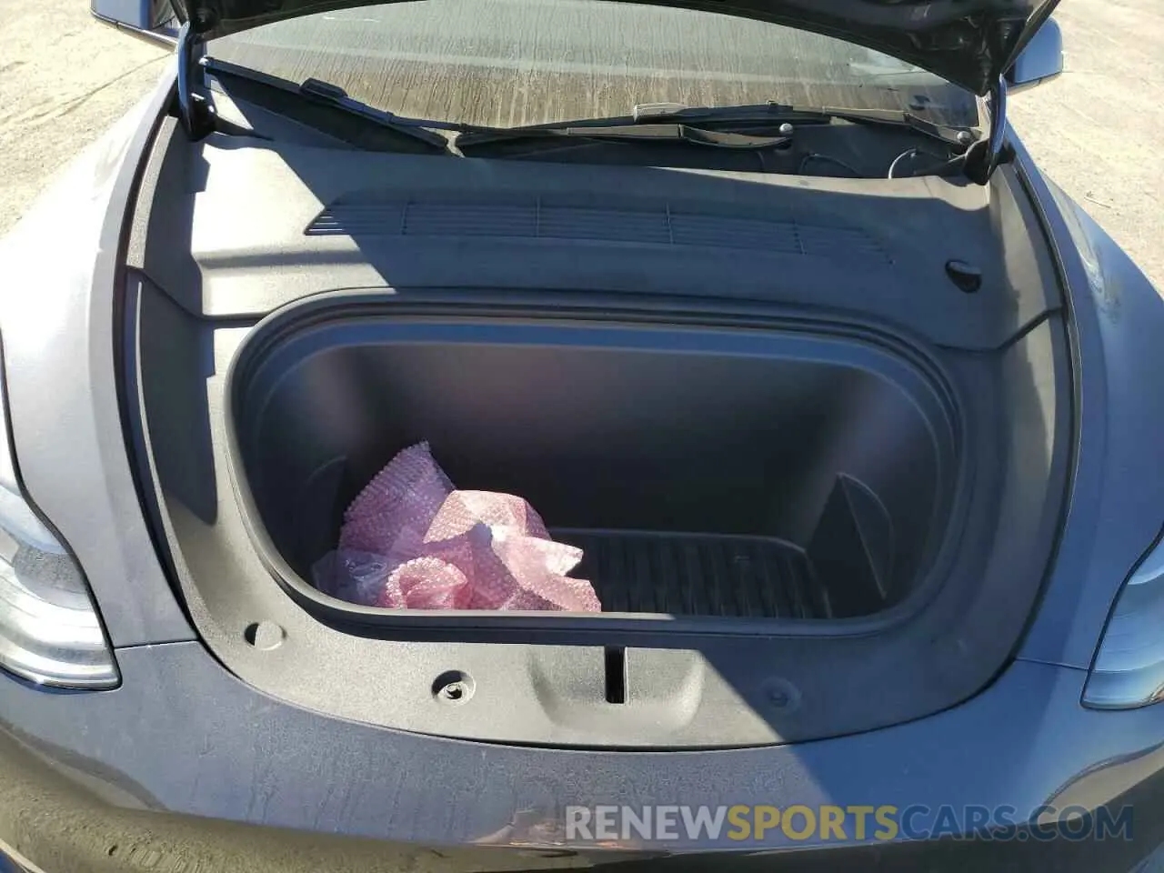 11 Photograph of a damaged car 7SAYGDEE9RA215563 TESLA MODEL Y 2024