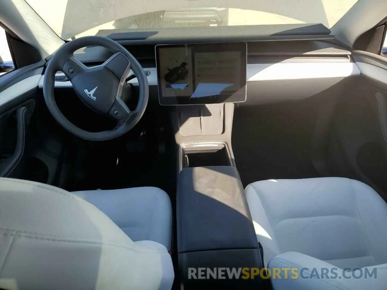 8 Photograph of a damaged car 7SAYGDEE9RA215563 TESLA MODEL Y 2024