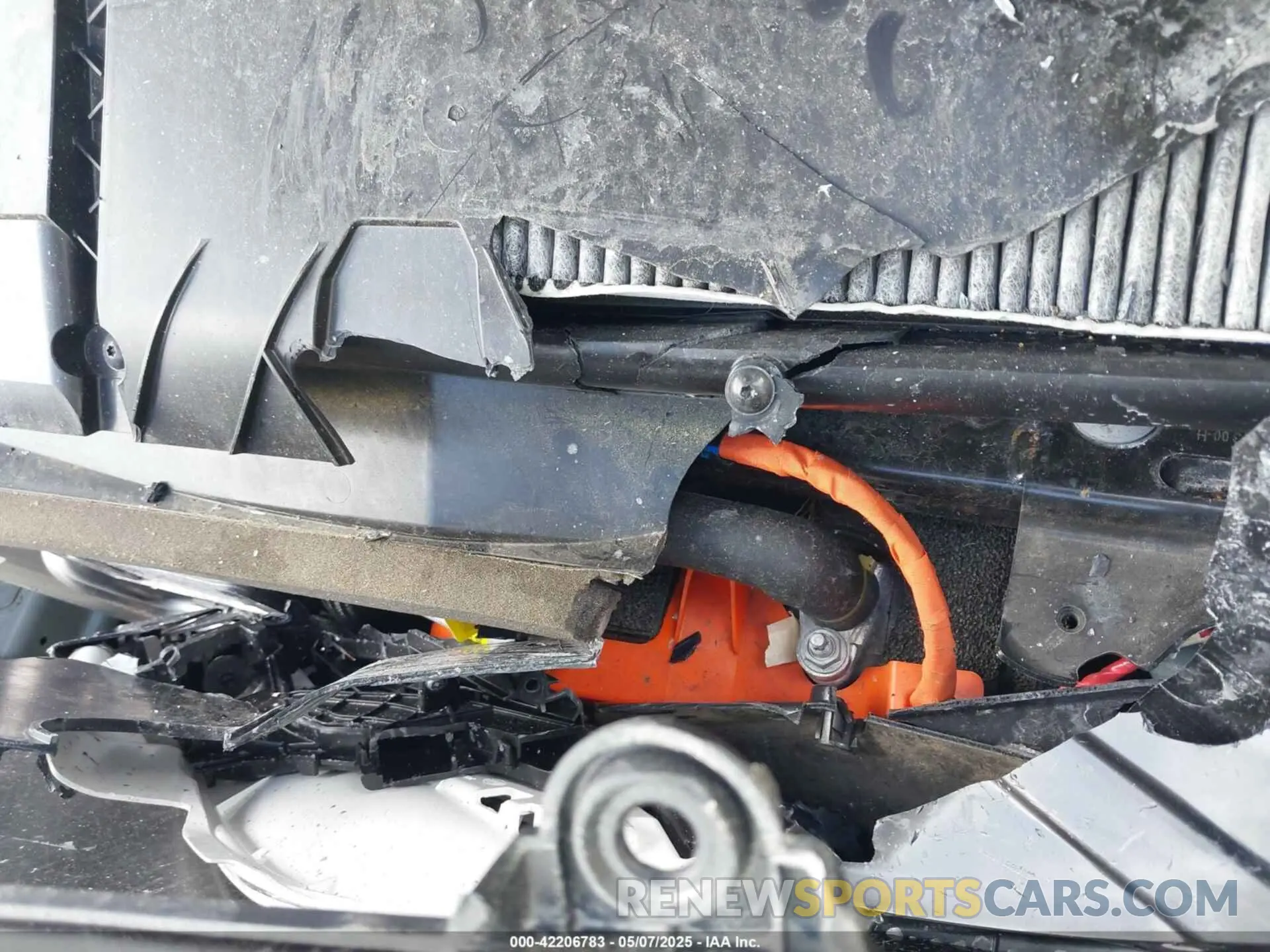 10 Photograph of a damaged car 7SAYGDEE9RA219631 TESLA MODEL Y 2024