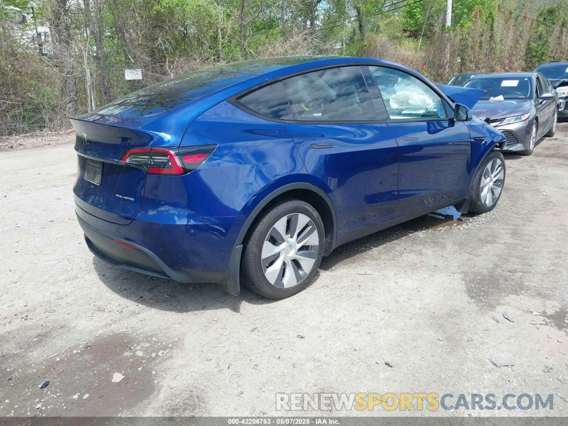 4 Photograph of a damaged car 7SAYGDEE9RA219631 TESLA MODEL Y 2024