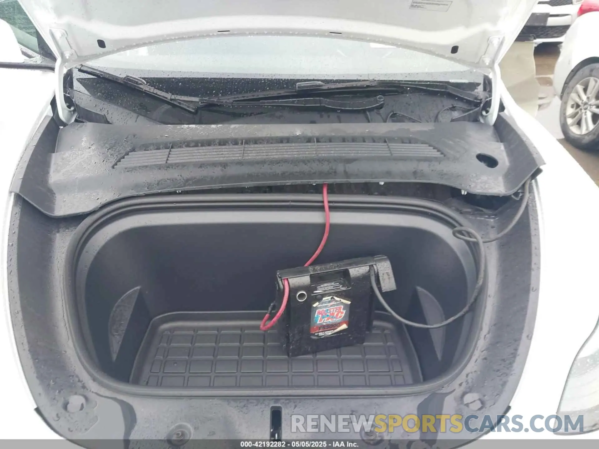 10 Photograph of a damaged car 7SAYGDEE9RA221573 TESLA MODEL Y 2024