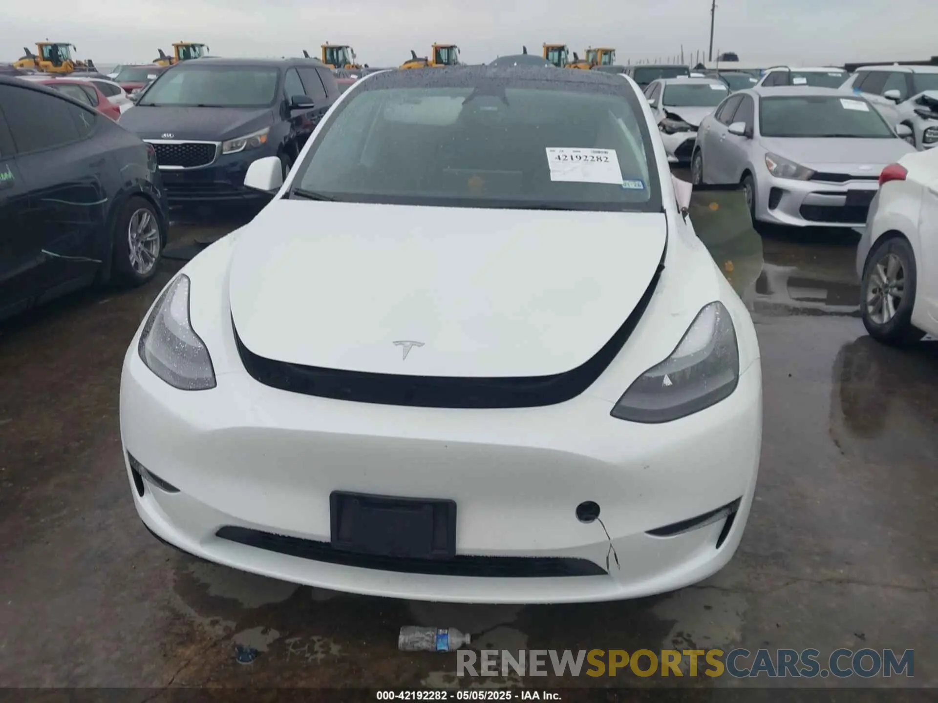 12 Photograph of a damaged car 7SAYGDEE9RA221573 TESLA MODEL Y 2024