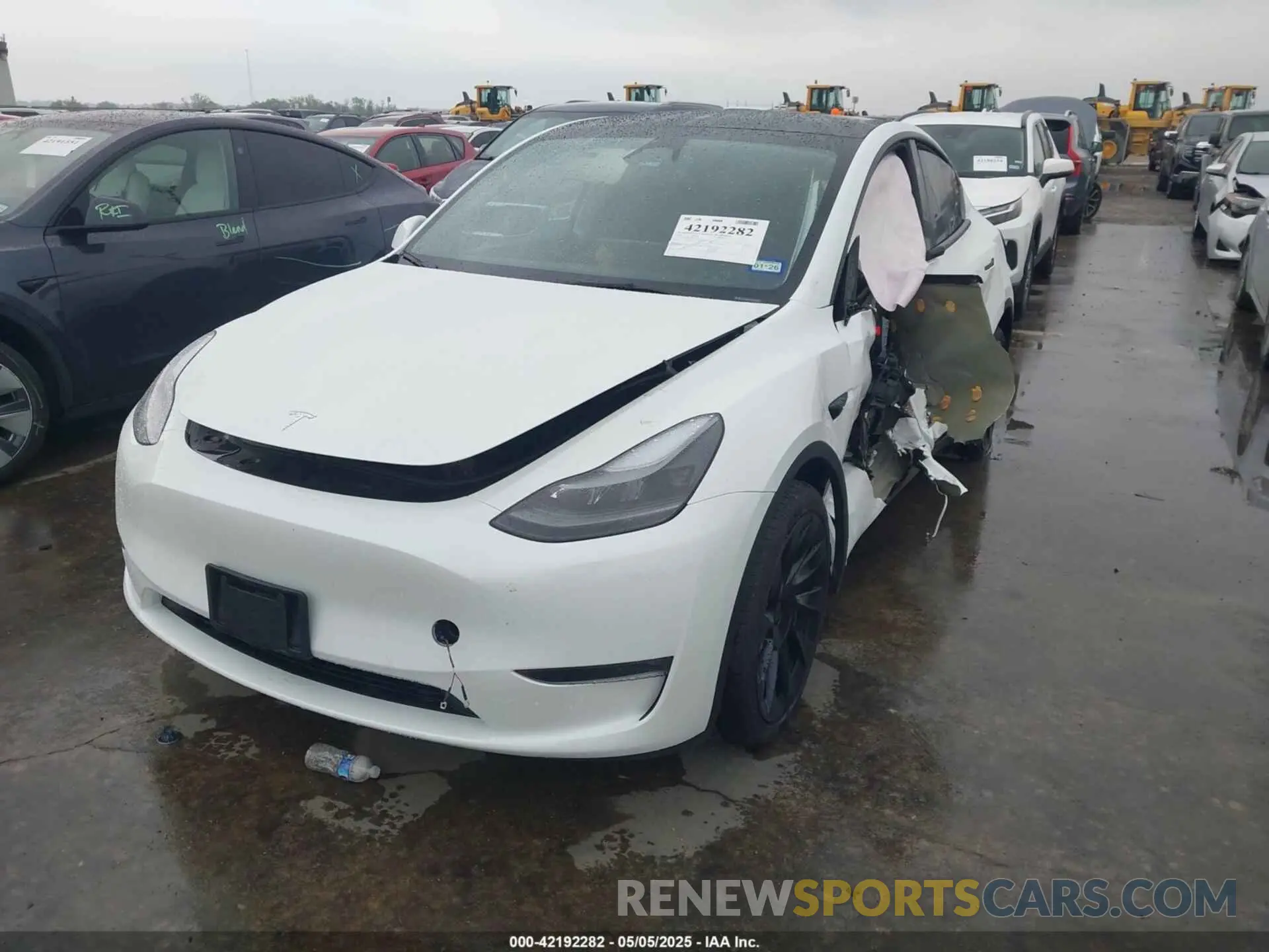 2 Photograph of a damaged car 7SAYGDEE9RA221573 TESLA MODEL Y 2024