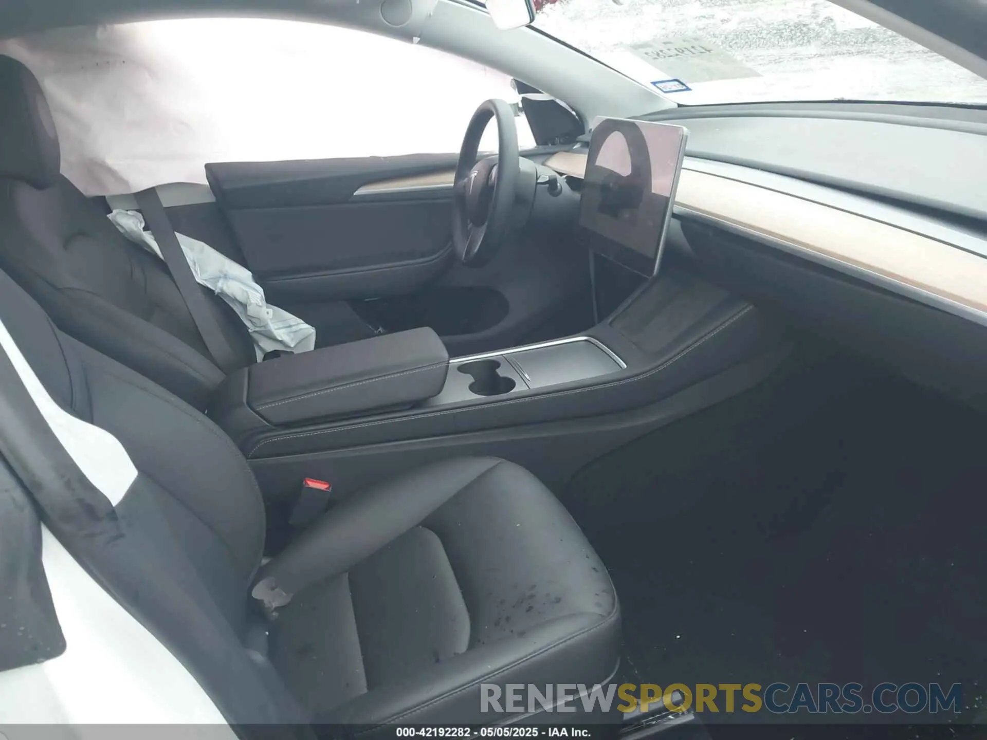 5 Photograph of a damaged car 7SAYGDEE9RA221573 TESLA MODEL Y 2024