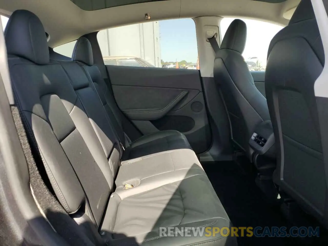 11 Photograph of a damaged car 7SAYGDEE9RA222416 TESLA MODEL Y 2024