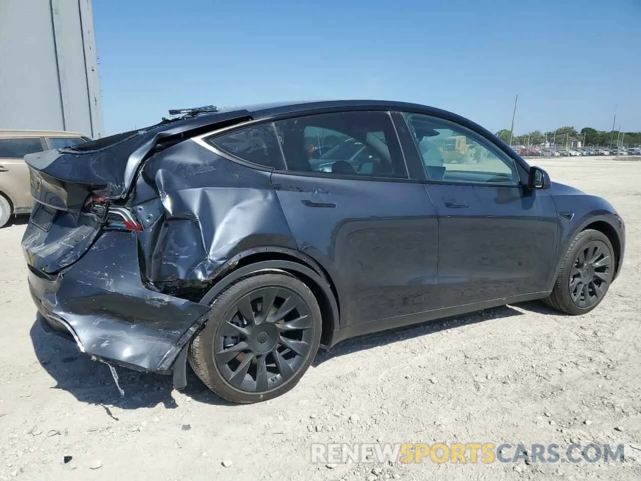 3 Photograph of a damaged car 7SAYGDEE9RA222416 TESLA MODEL Y 2024