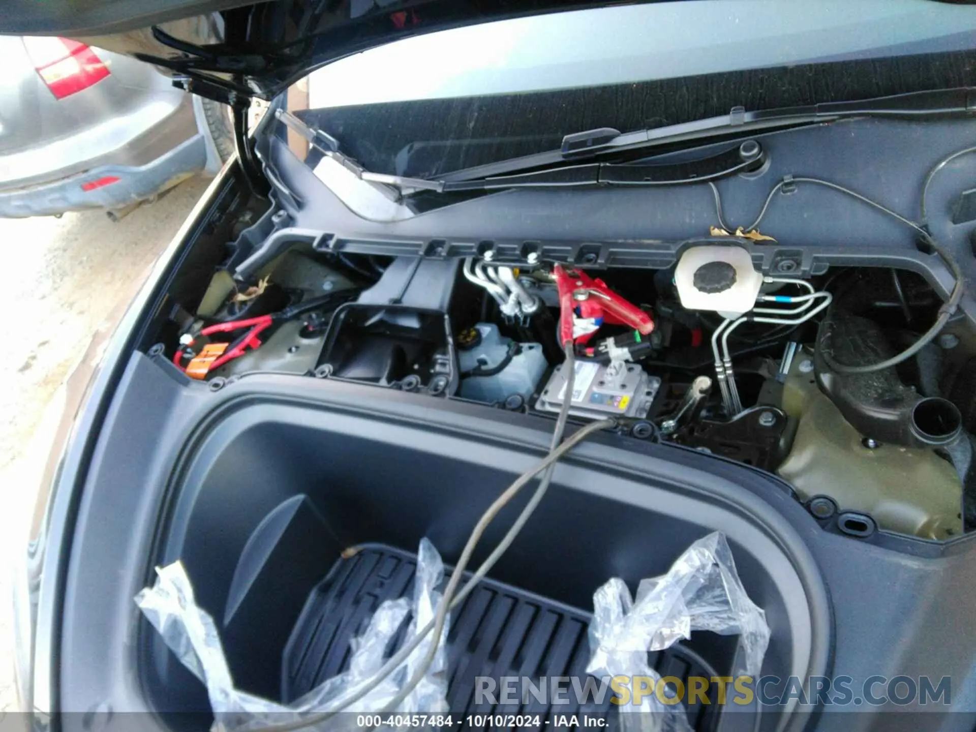 10 Photograph of a damaged car 7SAYGDEE9RA240138 TESLA MODEL Y 2024