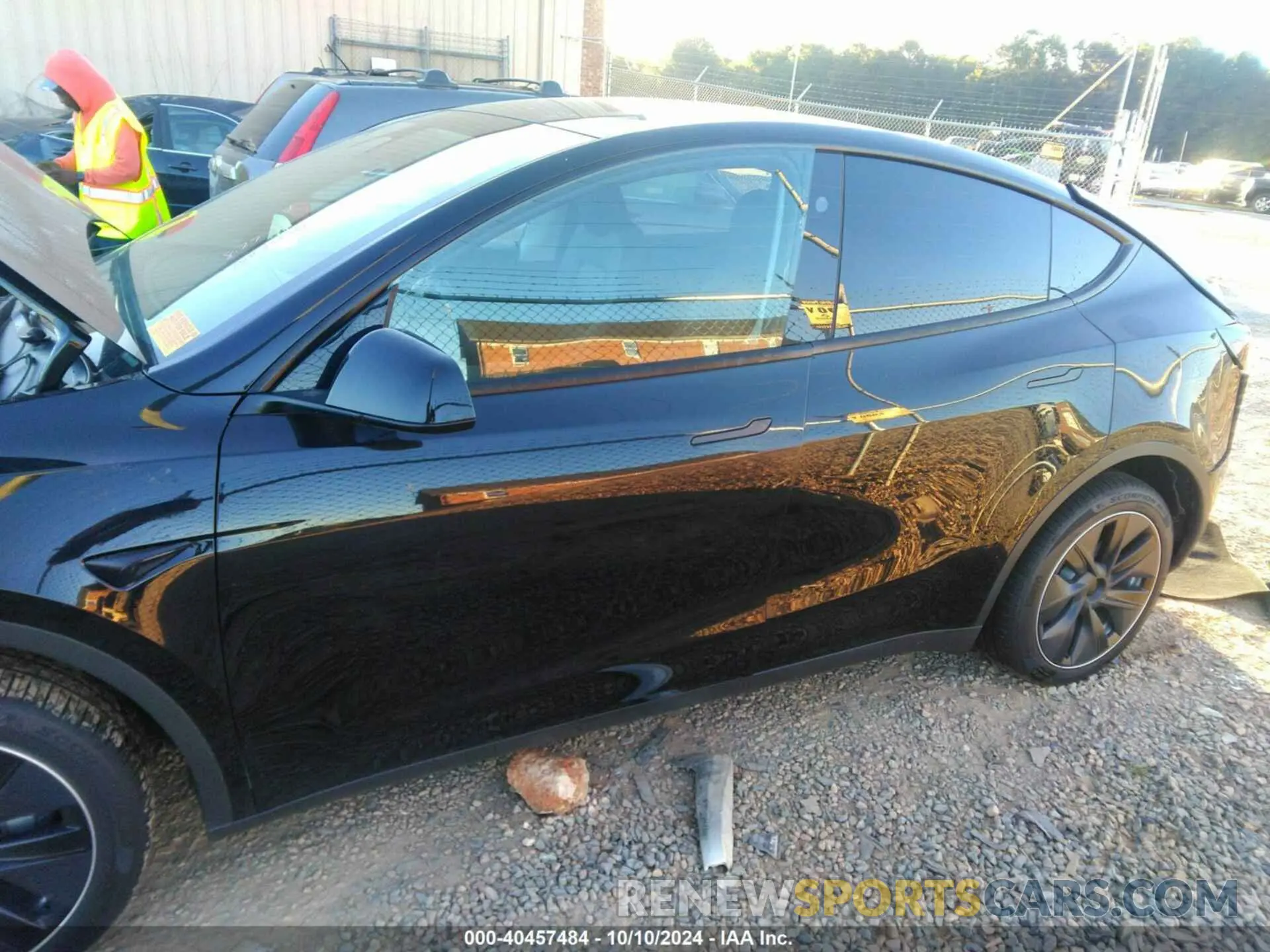 14 Photograph of a damaged car 7SAYGDEE9RA240138 TESLA MODEL Y 2024