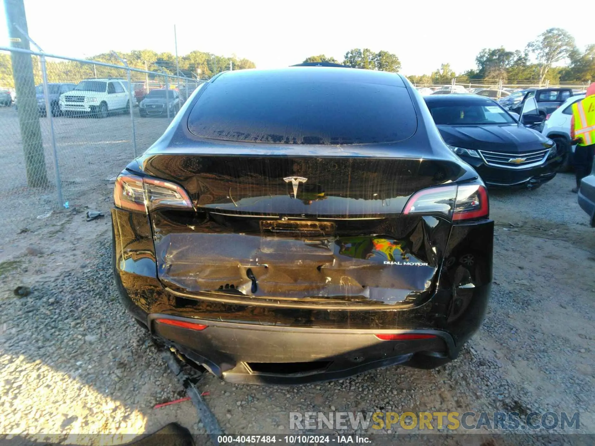 16 Photograph of a damaged car 7SAYGDEE9RA240138 TESLA MODEL Y 2024