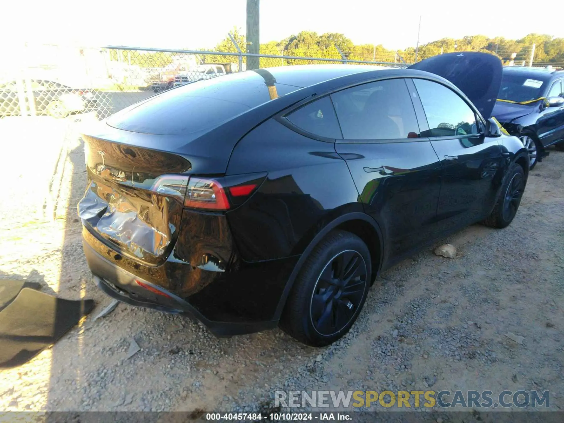 4 Photograph of a damaged car 7SAYGDEE9RA240138 TESLA MODEL Y 2024