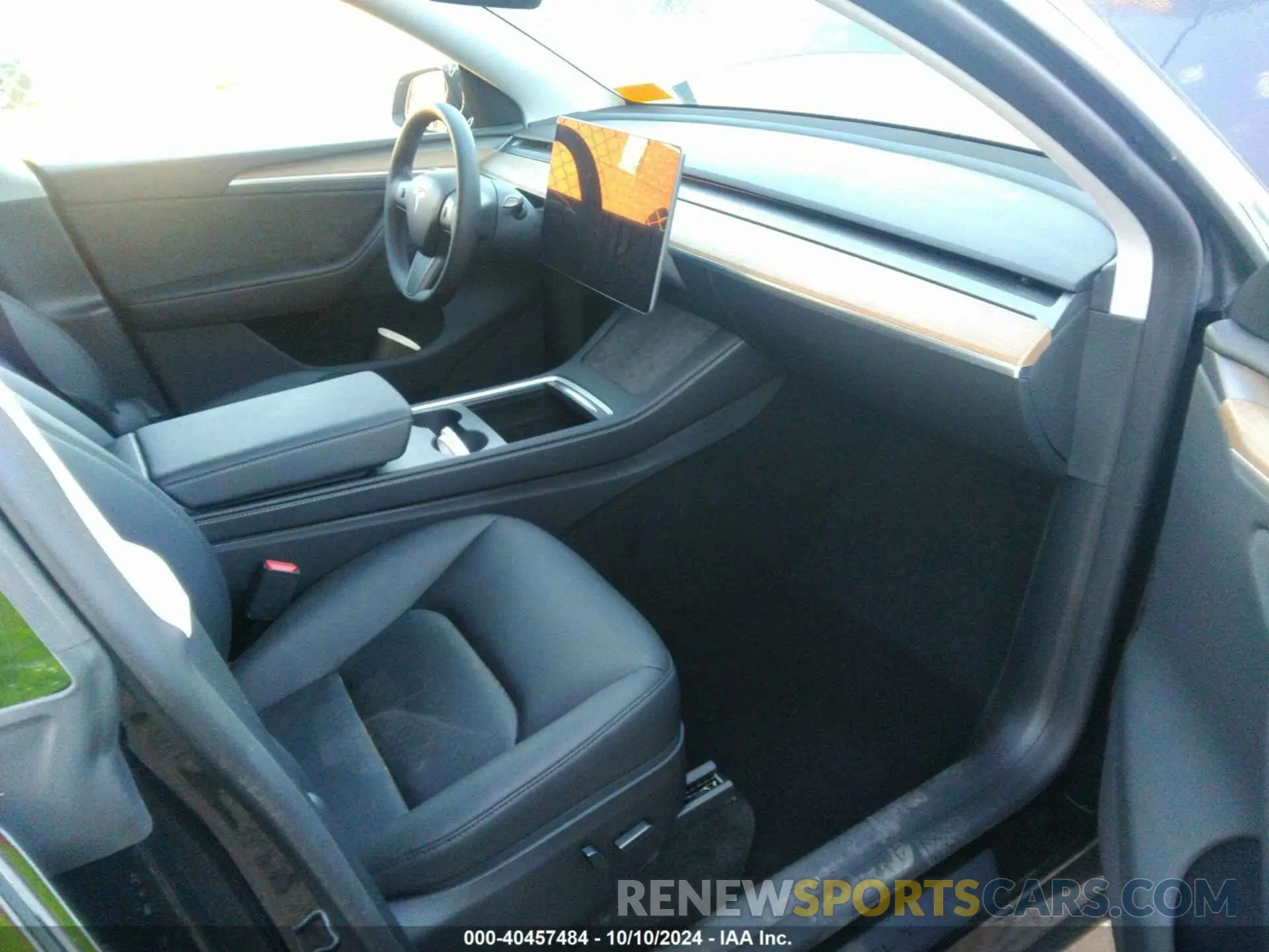 5 Photograph of a damaged car 7SAYGDEE9RA240138 TESLA MODEL Y 2024