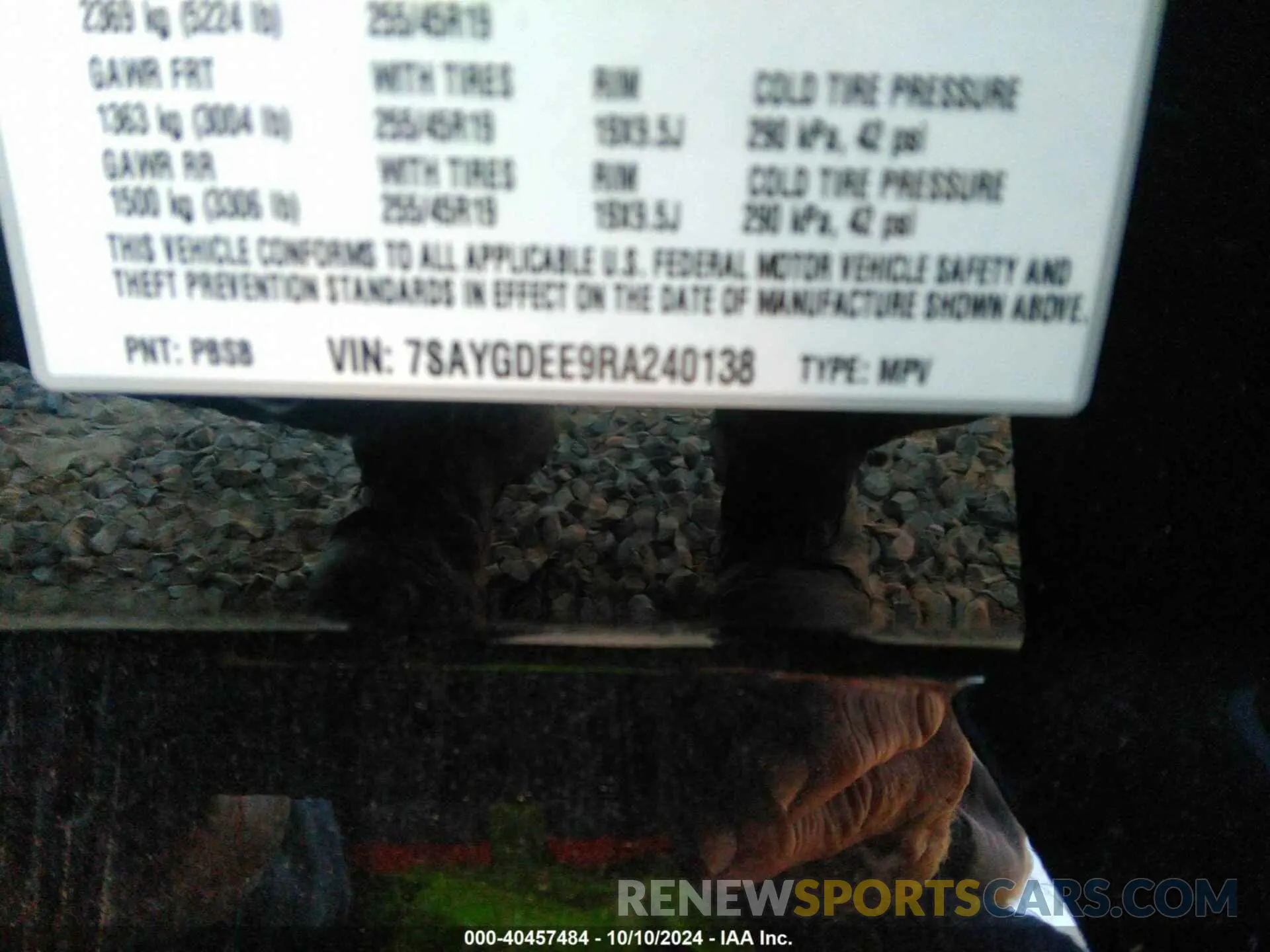 9 Photograph of a damaged car 7SAYGDEE9RA240138 TESLA MODEL Y 2024
