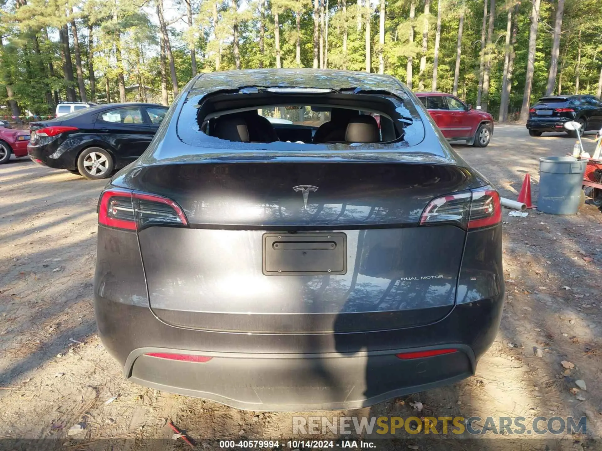 16 Photograph of a damaged car 7SAYGDEE9RA243556 TESLA MODEL Y 2024