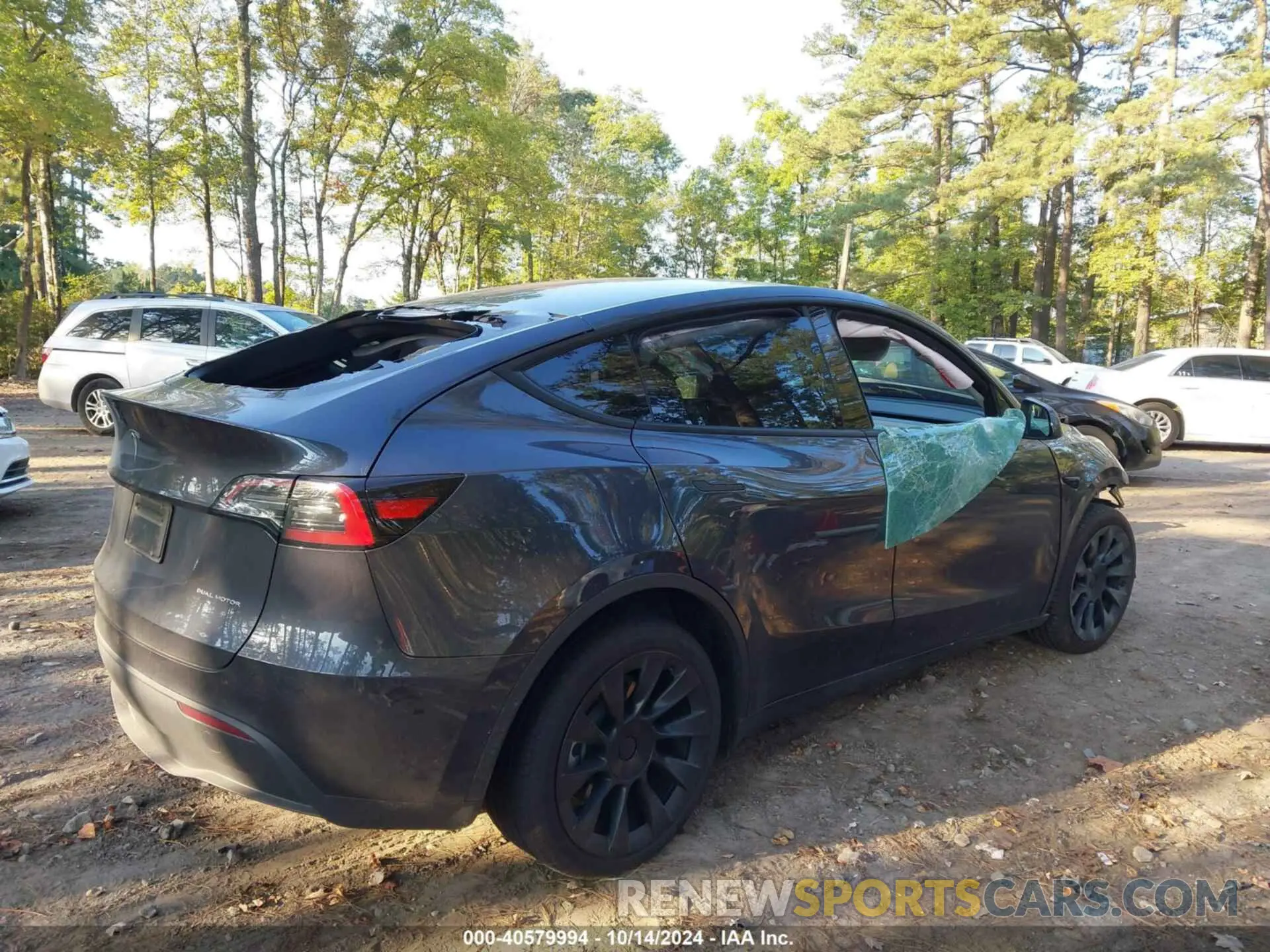 4 Photograph of a damaged car 7SAYGDEE9RA243556 TESLA MODEL Y 2024