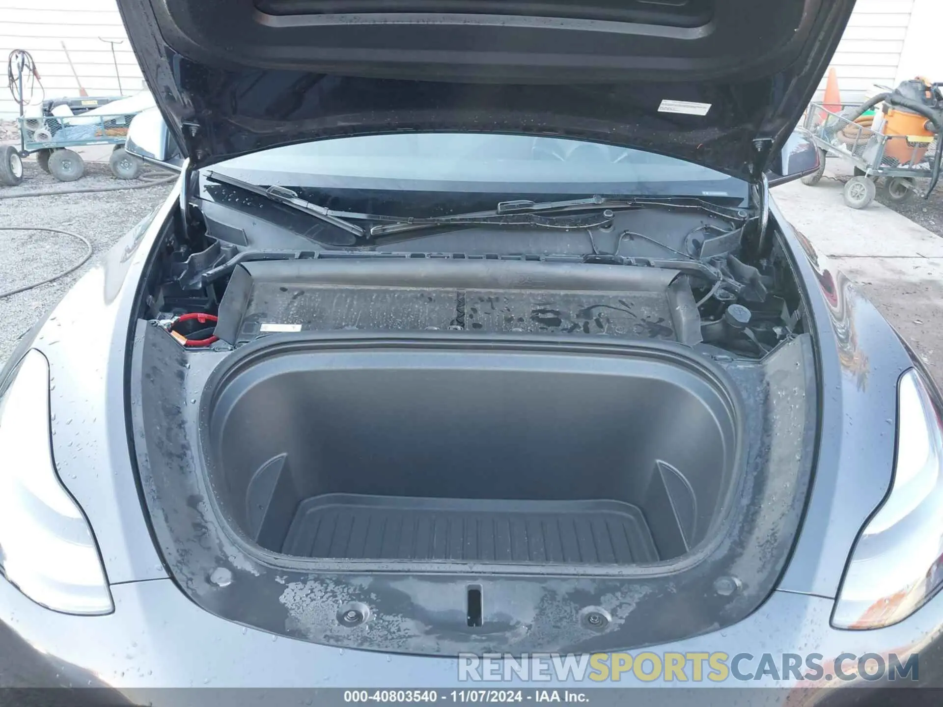 10 Photograph of a damaged car 7SAYGDEE9RA249728 TESLA MODEL Y 2024