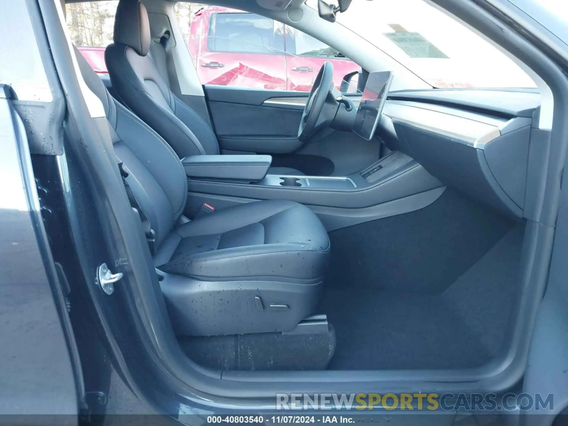 5 Photograph of a damaged car 7SAYGDEE9RA249728 TESLA MODEL Y 2024
