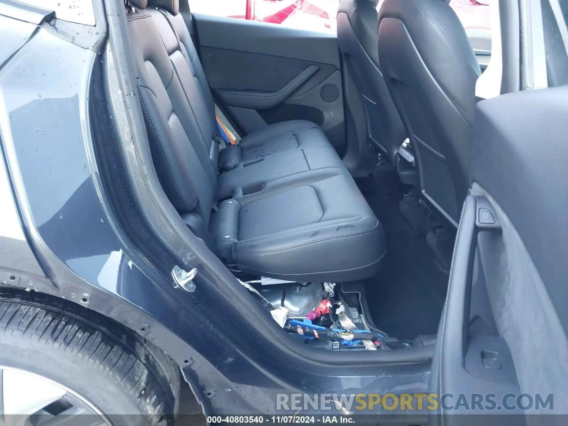 8 Photograph of a damaged car 7SAYGDEE9RA249728 TESLA MODEL Y 2024