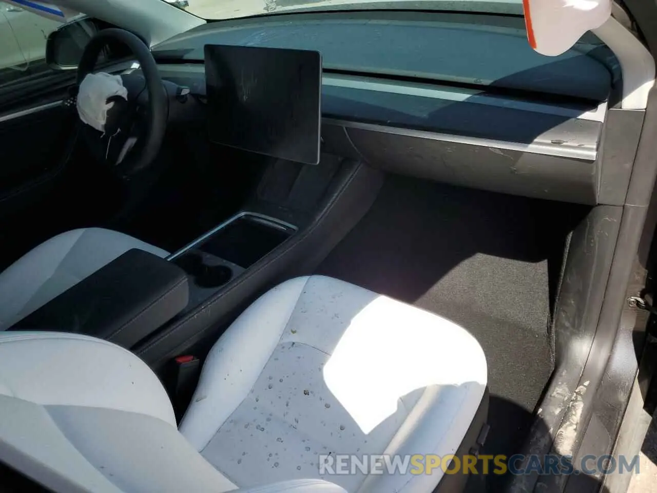 8 Photograph of a damaged car 7SAYGDEE9RA255805 TESLA MODEL Y 2024