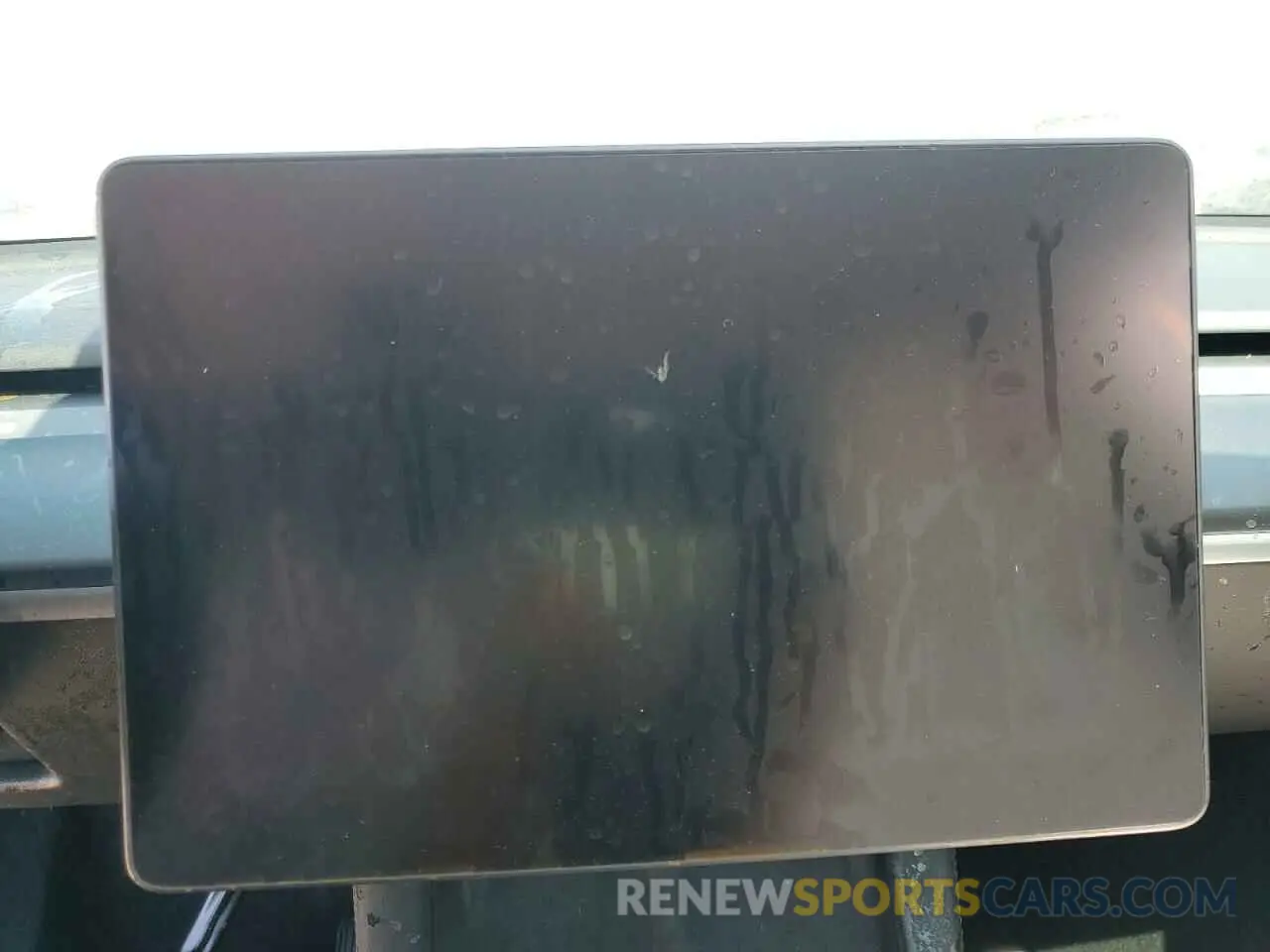 9 Photograph of a damaged car 7SAYGDEE9RA255805 TESLA MODEL Y 2024