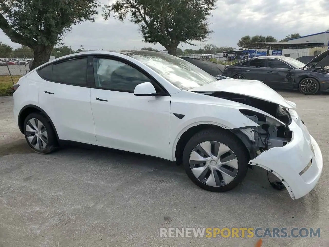 4 Photograph of a damaged car 7SAYGDEE9RA257439 TESLA MODEL Y 2024