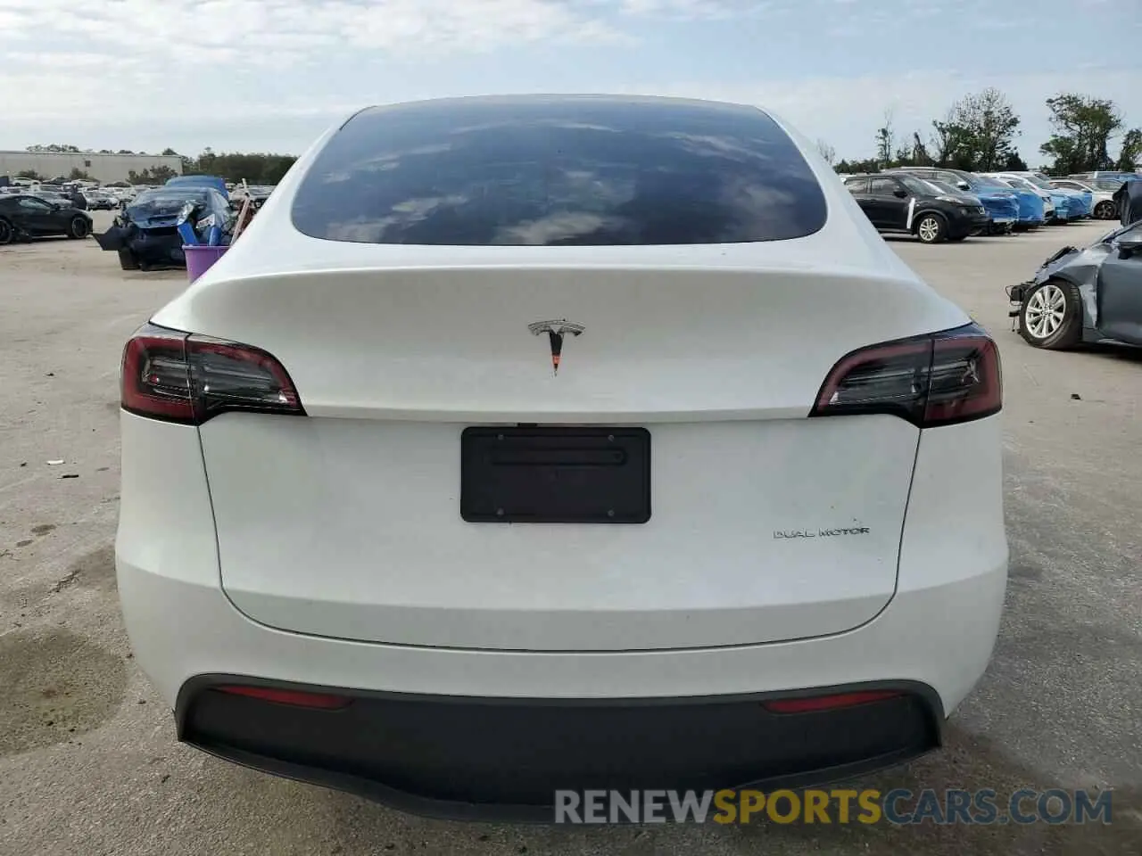 6 Photograph of a damaged car 7SAYGDEE9RA257439 TESLA MODEL Y 2024