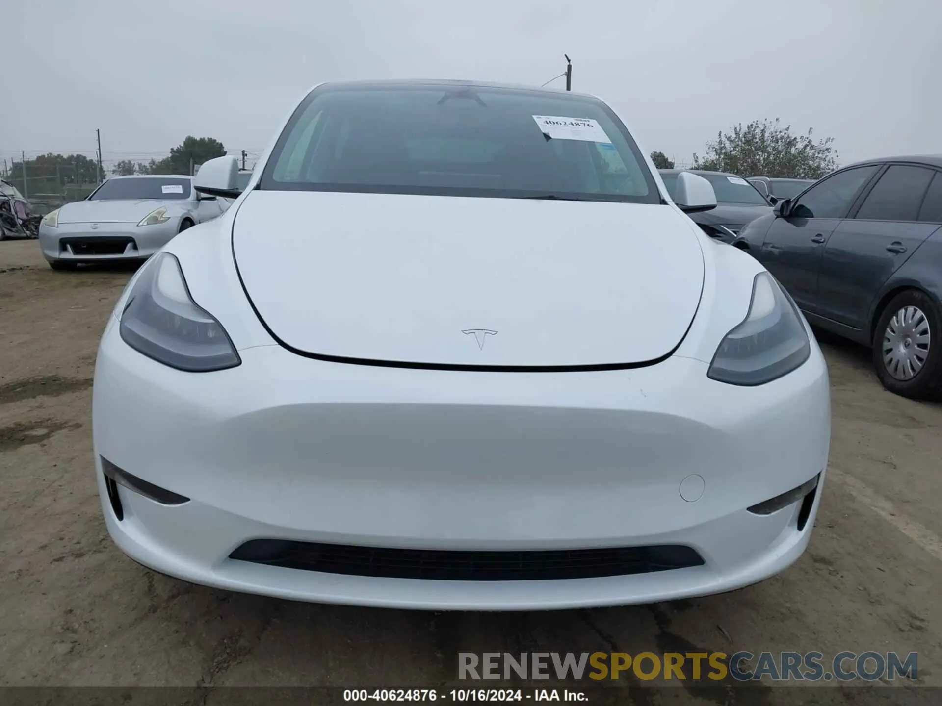12 Photograph of a damaged car 7SAYGDEE9RA260003 TESLA MODEL Y 2024
