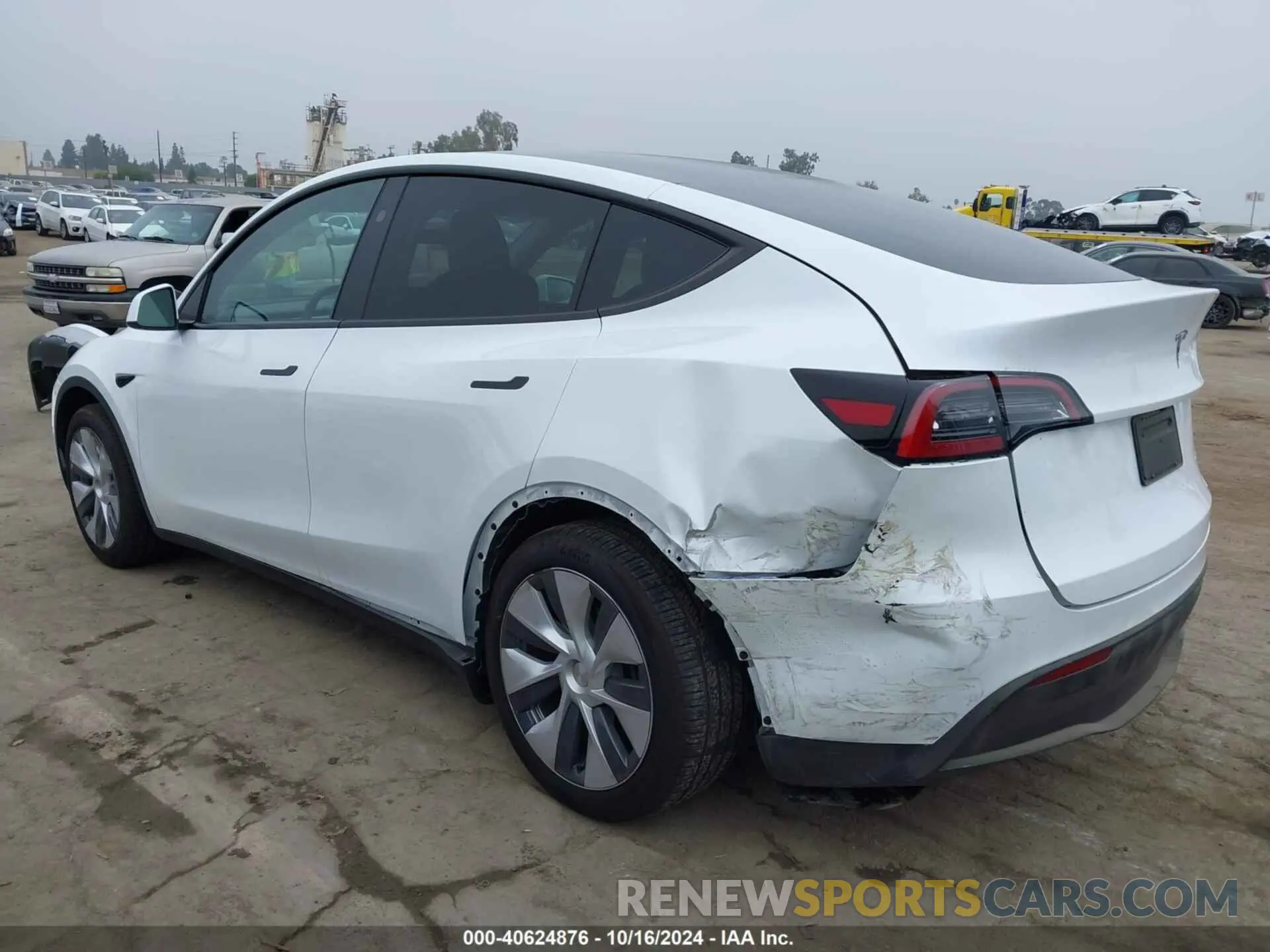 3 Photograph of a damaged car 7SAYGDEE9RA260003 TESLA MODEL Y 2024